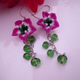 Brinco Fimo Flor Roxa e Cristais Verdes