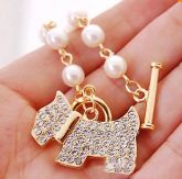 Pulseira de Pérolas com Detalhe de Cachorro